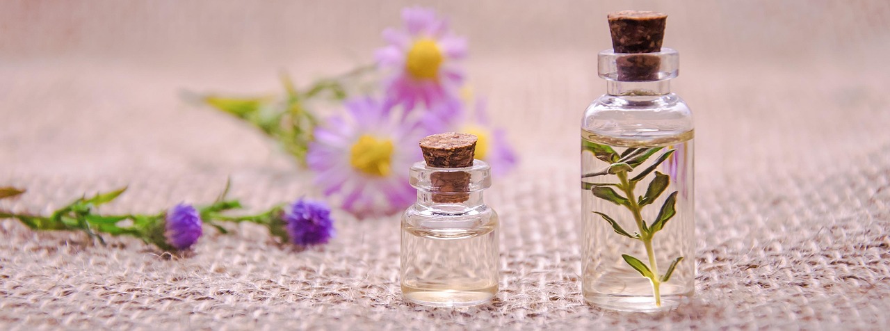 DIY Lilac Perfume Oil: A Rollerball That Smells Like May